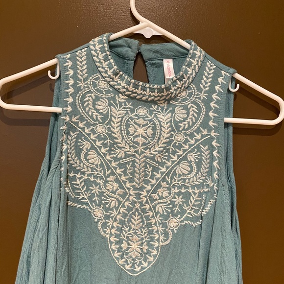 Cold Shoulder Xhilaration top from target - Picture 2 of 5